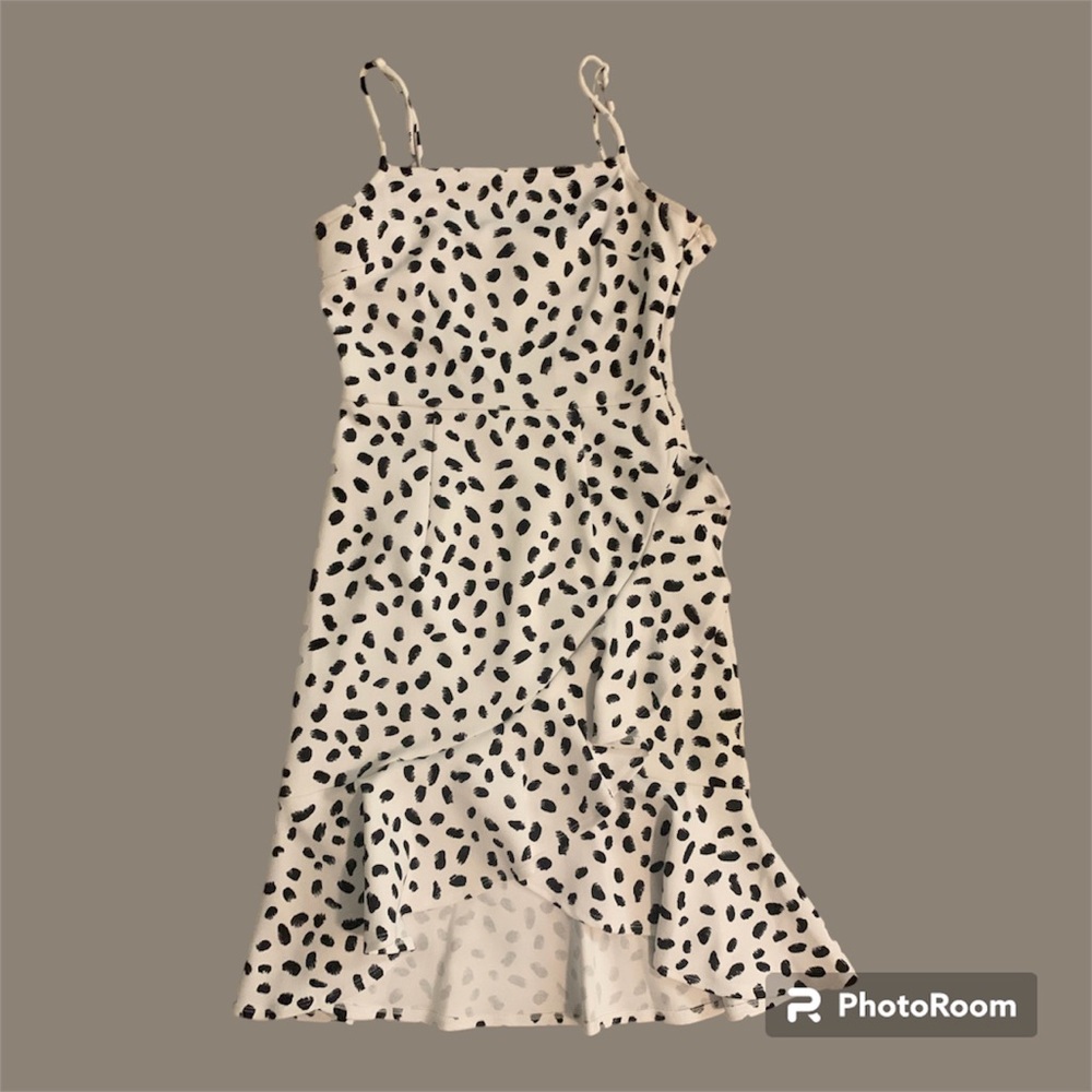 Women’s spotted, ruffle, fitted dress